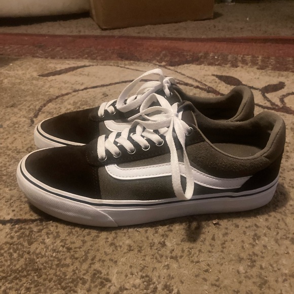Vans Ward Deluxe Comfort Skating Shoes - Picture 7 of 11